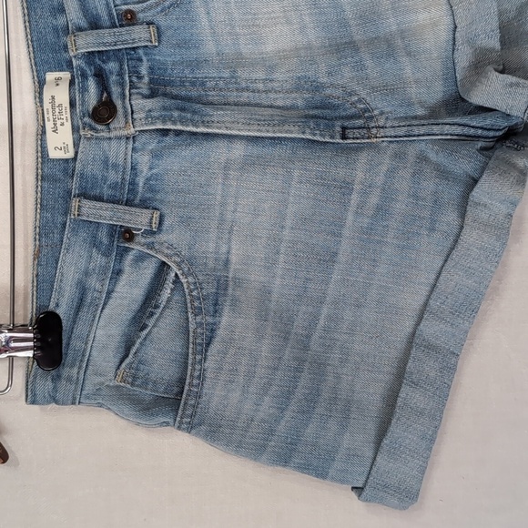 Abercrombie Light Wash Cuffed Denim Shorts Size 2 - Picture 3 of 5